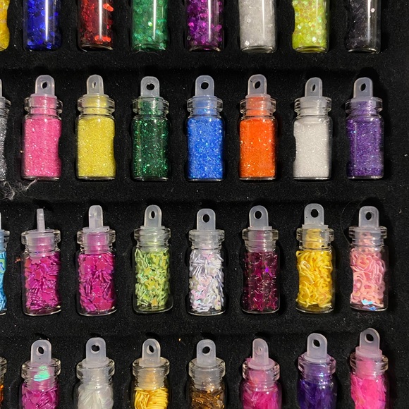 🛍️ 4/$25 Nail Glitter - Picture 3 of 3